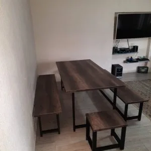 Koop It 40 Dining room table with two benches